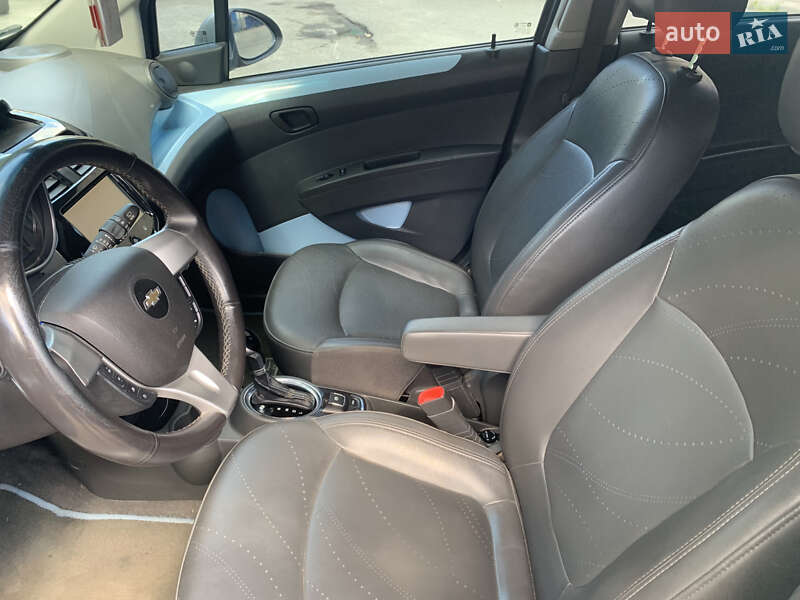 Хэтчбек Chevrolet Spark 2014 в Киеве