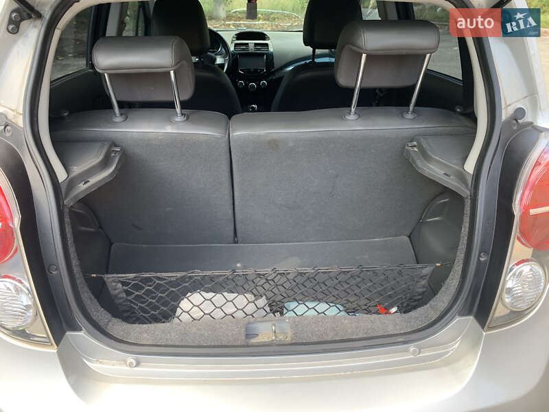 Хэтчбек Chevrolet Spark 2014 в Киеве