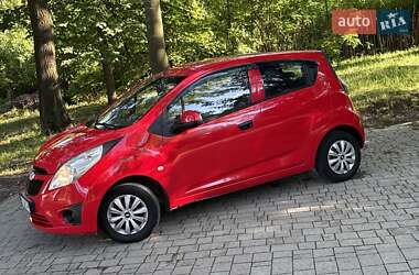 Хэтчбек Chevrolet Spark 2011 в 