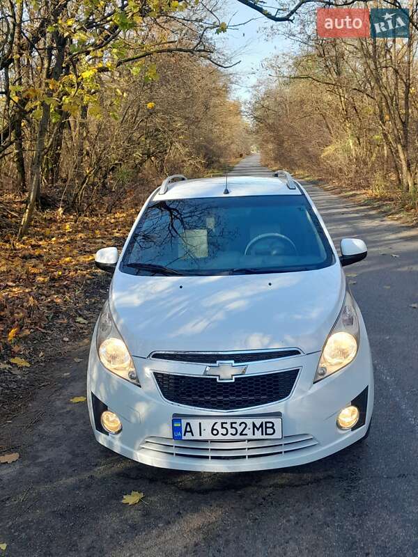 Хэтчбек Chevrolet Spark 2010 в 