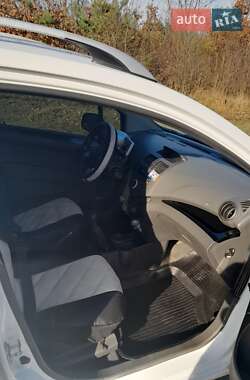 Хэтчбек Chevrolet Spark 2010 в 