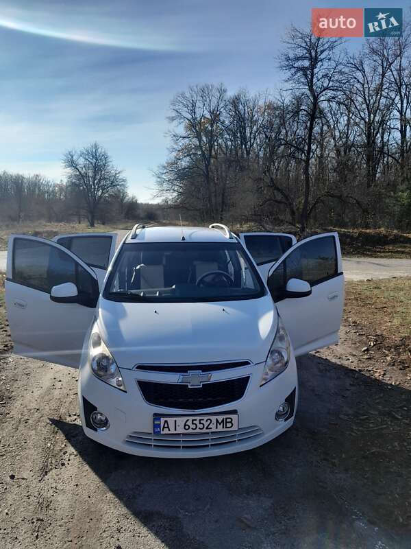 Хетчбек Chevrolet Spark 2010 в Рокитному