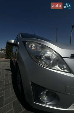 Хэтчбек Chevrolet Spark 2011 в 