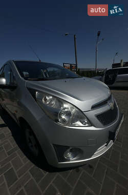 Хэтчбек Chevrolet Spark 2011 в 