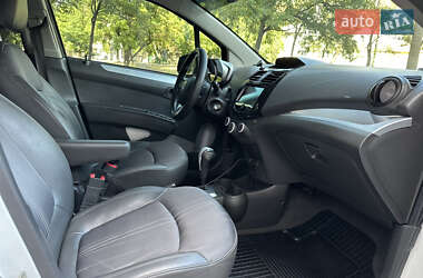 Хэтчбек Chevrolet Spark 2012 в 