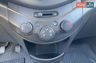 Хэтчбек Chevrolet Spark 2010 в 