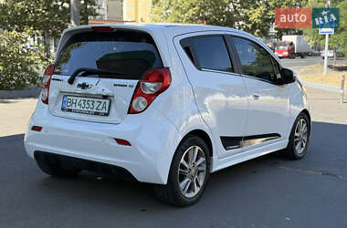 Хэтчбек Chevrolet Spark 2013 в 