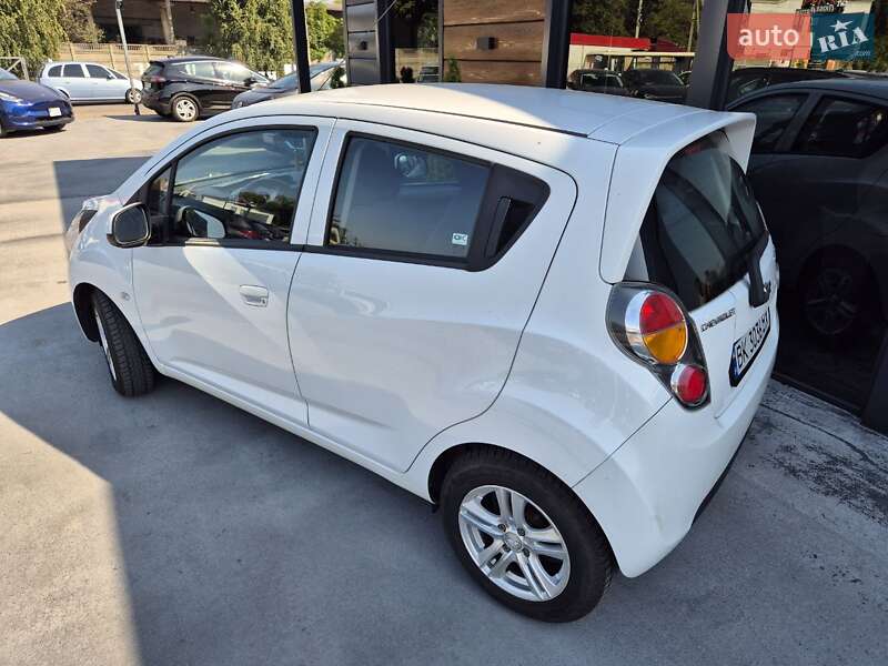 Хэтчбек Chevrolet Spark 2013 в Ровно