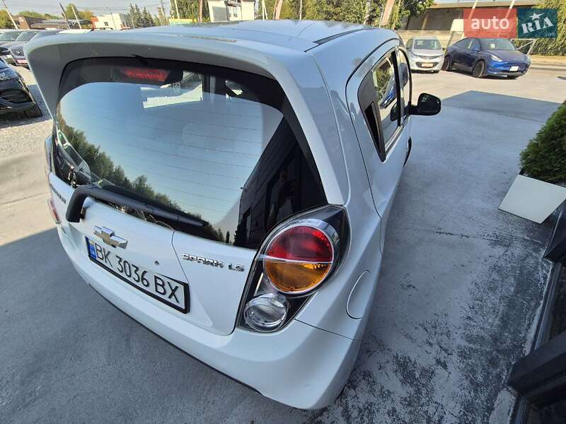 Хэтчбек Chevrolet Spark 2013 в Ровно