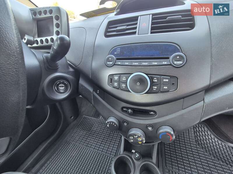 Хэтчбек Chevrolet Spark 2013 в Ровно