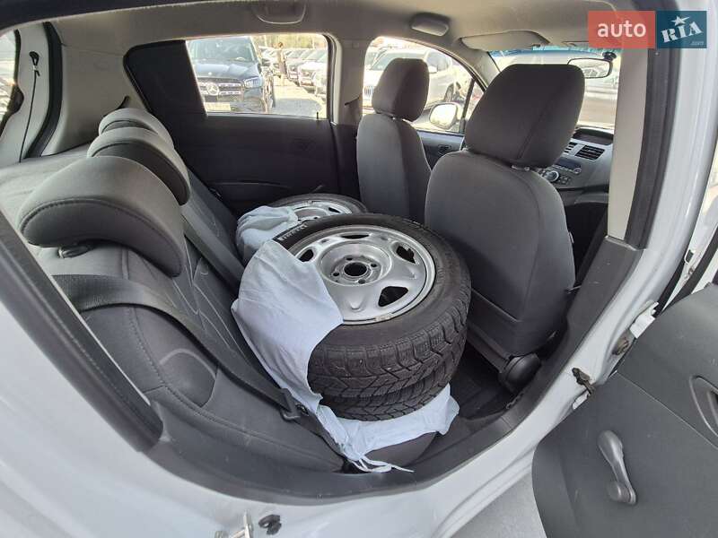 Хэтчбек Chevrolet Spark 2013 в Ровно
