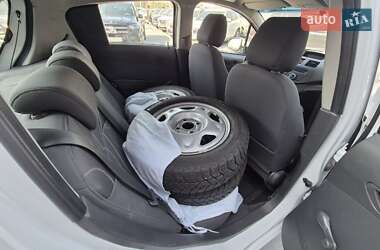 Хетчбек Chevrolet Spark 2013 в 