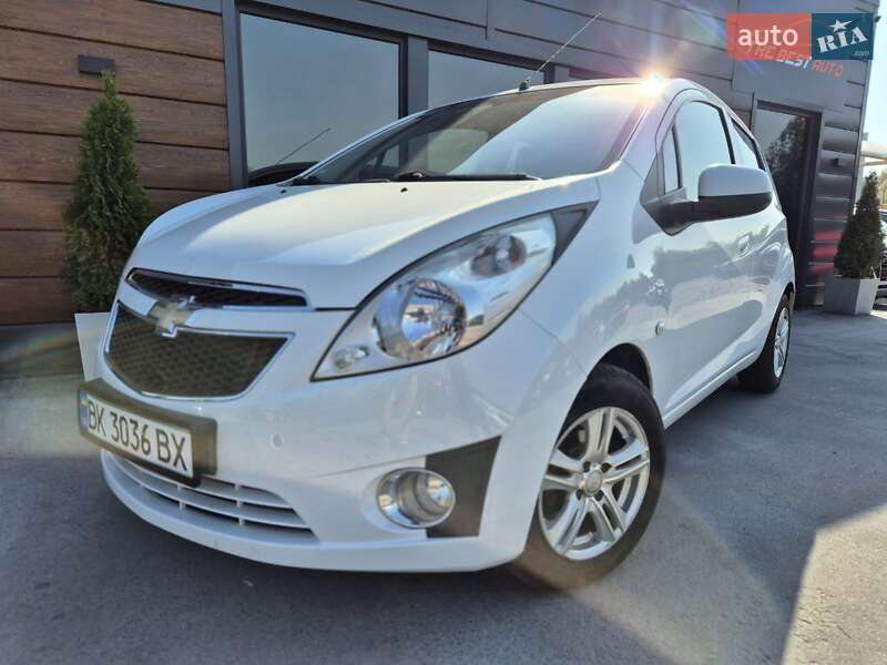 Хэтчбек Chevrolet Spark 2013 в Ровно