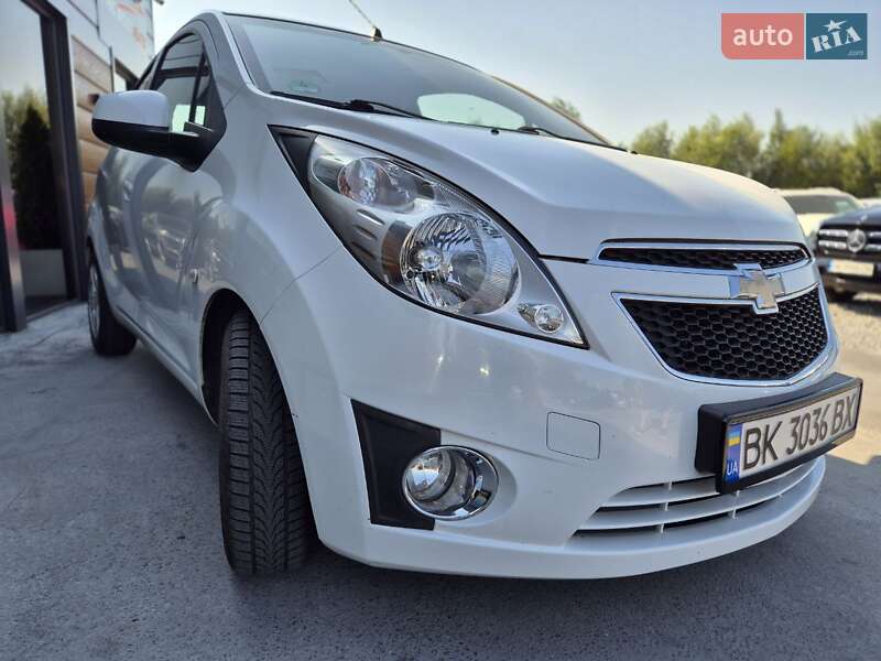 Хэтчбек Chevrolet Spark 2013 в Ровно