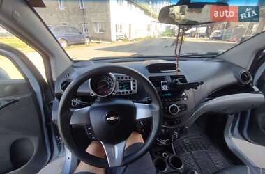 Хэтчбек Chevrolet Spark 2010 в 