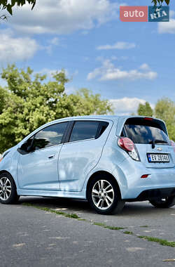 Хэтчбек Chevrolet Spark 2015 в 