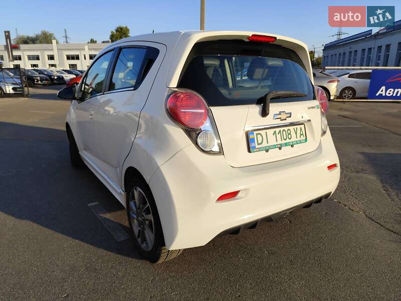 Хэтчбек Chevrolet Spark 2015 в Киеве