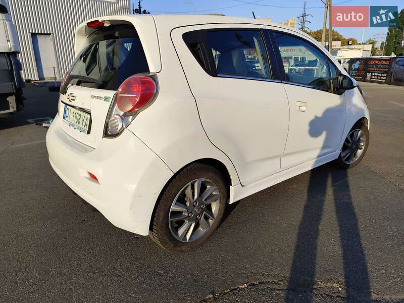 Хэтчбек Chevrolet Spark 2015 в Киеве