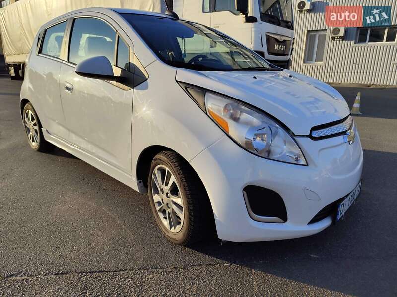 Хэтчбек Chevrolet Spark 2015 в Киеве
