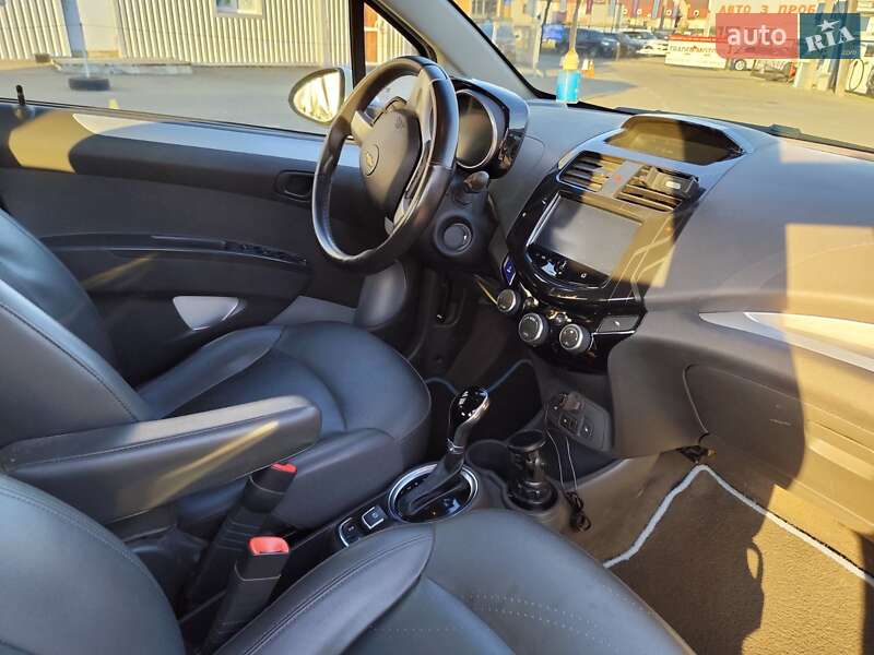Хэтчбек Chevrolet Spark 2015 в Киеве