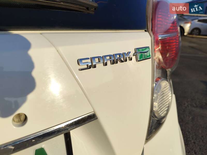 Хэтчбек Chevrolet Spark 2015 в Киеве