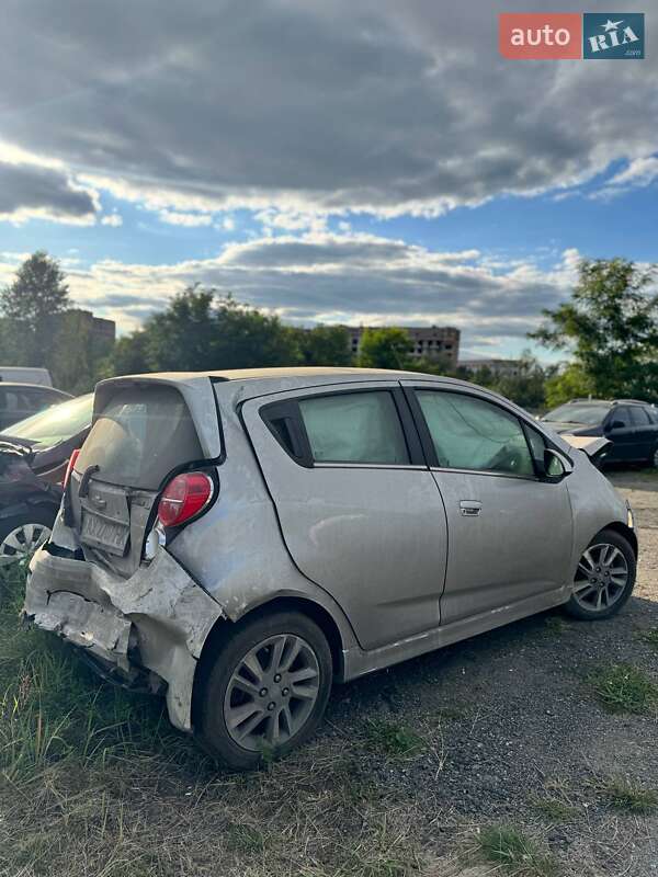 Хетчбек Chevrolet Spark 2015 в 