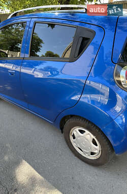 Хетчбек Chevrolet Spark 2010 в 