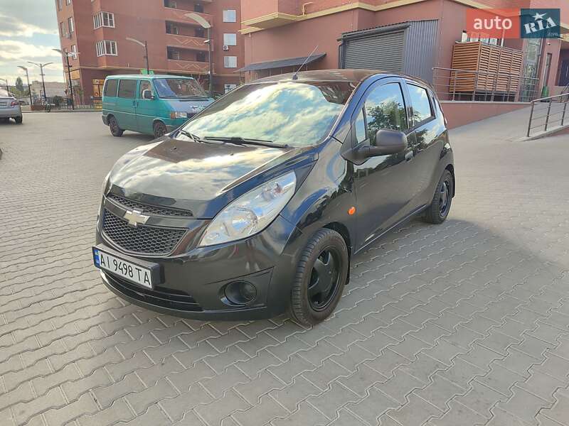Хэтчбек Chevrolet Spark 2010 в 