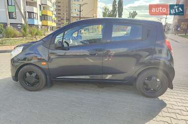 Хэтчбек Chevrolet Spark 2010 в 
