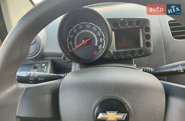 Хэтчбек Chevrolet Spark 2010 в 