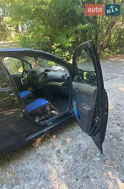 Хэтчбек Chevrolet Spark 2011 в 