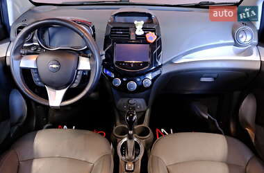 Хетчбек Chevrolet Spark 2015 в 
