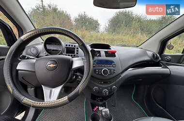 Хетчбек Chevrolet Spark 2011 в 