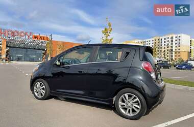 Хэтчбек Chevrolet Spark 2015 в 