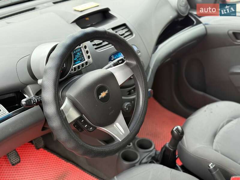 Хетчбек Chevrolet Spark 2010 в Запоріжжі