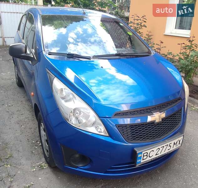 Хетчбек Chevrolet Spark 2010 в 