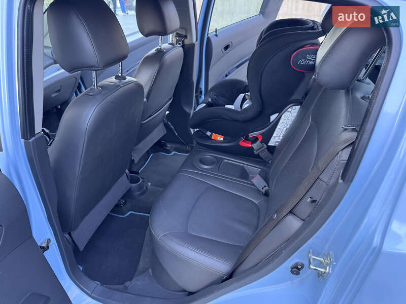 Хетчбек Chevrolet Spark 2014 в Рівному