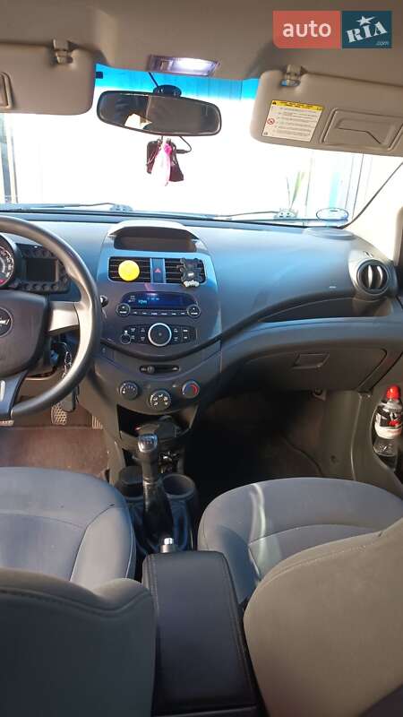 Хетчбек Chevrolet Spark 2011 в Чернівцях