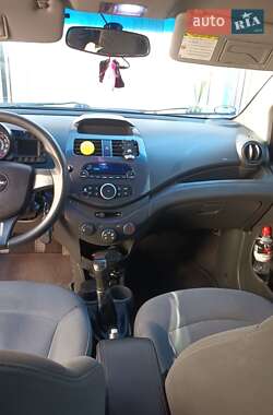 Хетчбек Chevrolet Spark 2011 в 