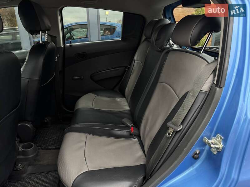 Хетчбек Chevrolet Spark 2013 в Рівному