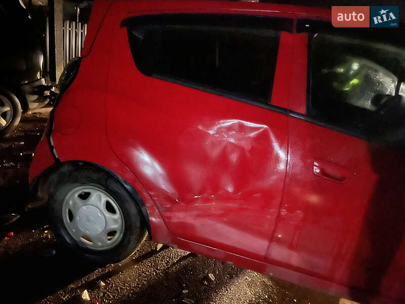 Хэтчбек Chevrolet Spark 2012 в Каменке-Бугской