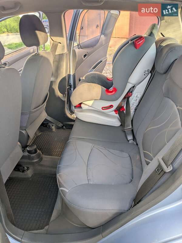 Хэтчбек Chevrolet Spark 2010 в Ивано-Франковске