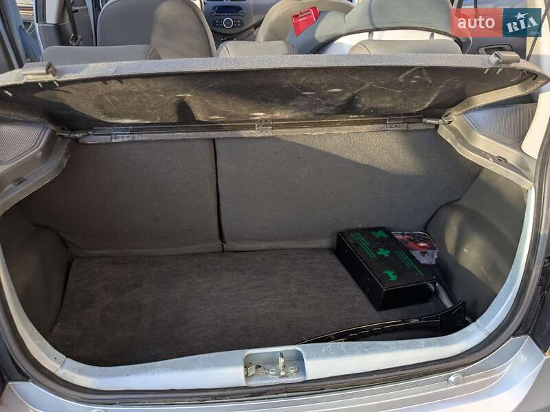 Хэтчбек Chevrolet Spark 2010 в Ивано-Франковске