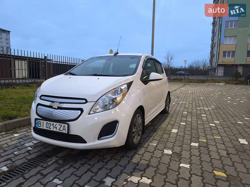 Хетчбек Chevrolet Spark 2016 в Івано-Франківську