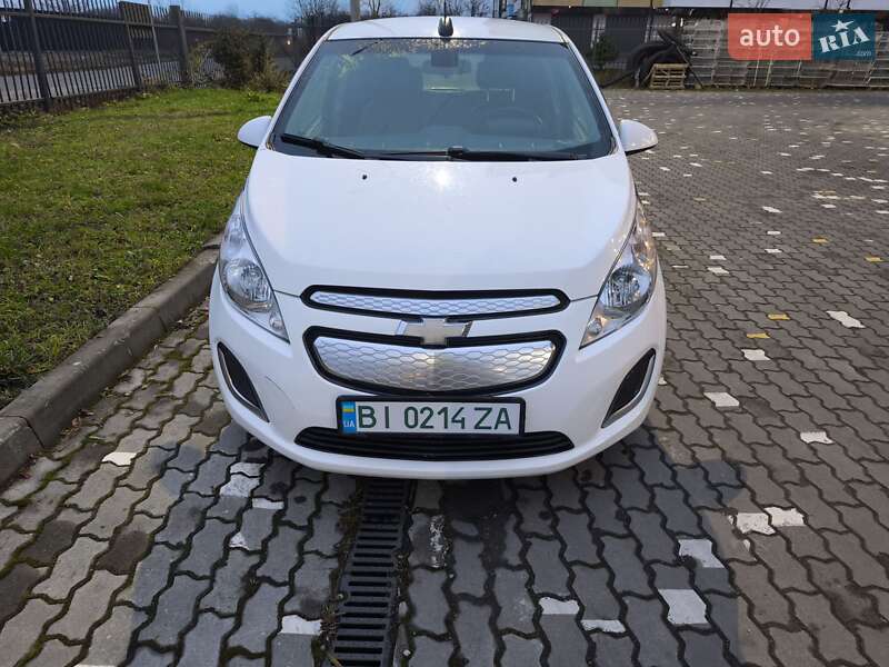 Хетчбек Chevrolet Spark 2016 в Івано-Франківську