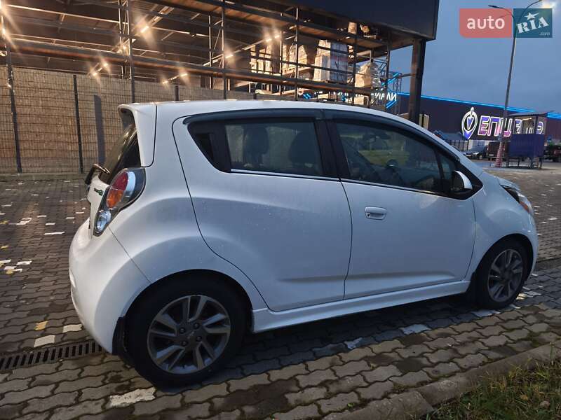 Хетчбек Chevrolet Spark 2016 в Івано-Франківську