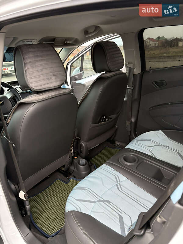 Хэтчбек Chevrolet Spark 2016 в Николаеве