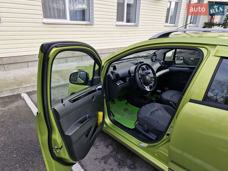 Хетчбек Chevrolet Spark 2010 в Світловодську