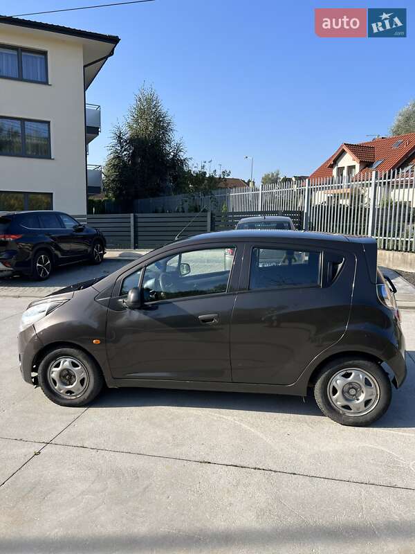 Хэтчбек Chevrolet Spark 2010 в Звягеле