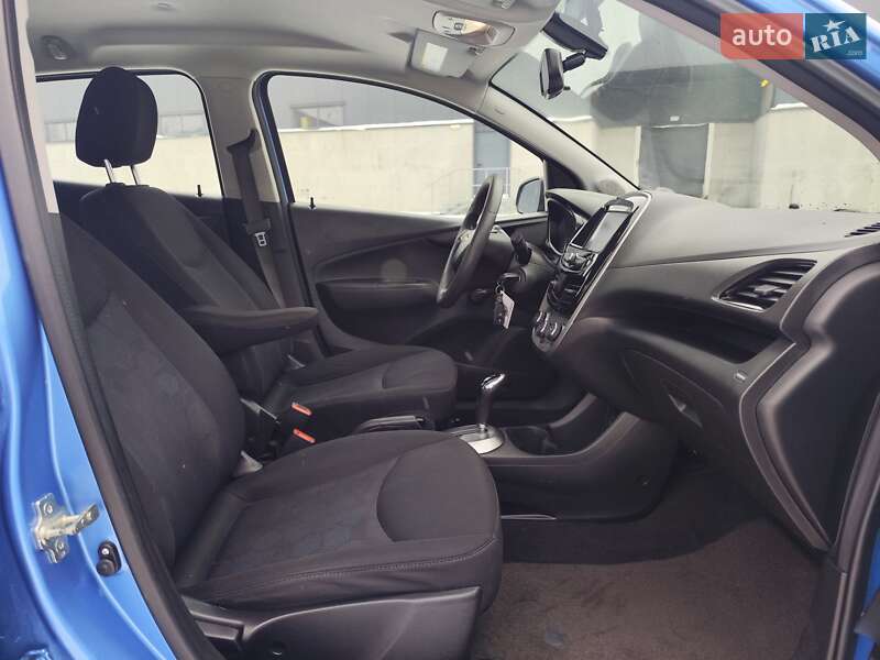 Хэтчбек Chevrolet Spark 2016 в Киеве
